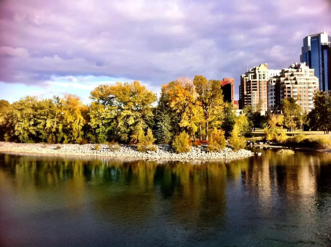 Brand New! 2Br Private Suite - Free Banff Pass, Netflix, Parking! Near Shopping & Airport! YYC 펜션