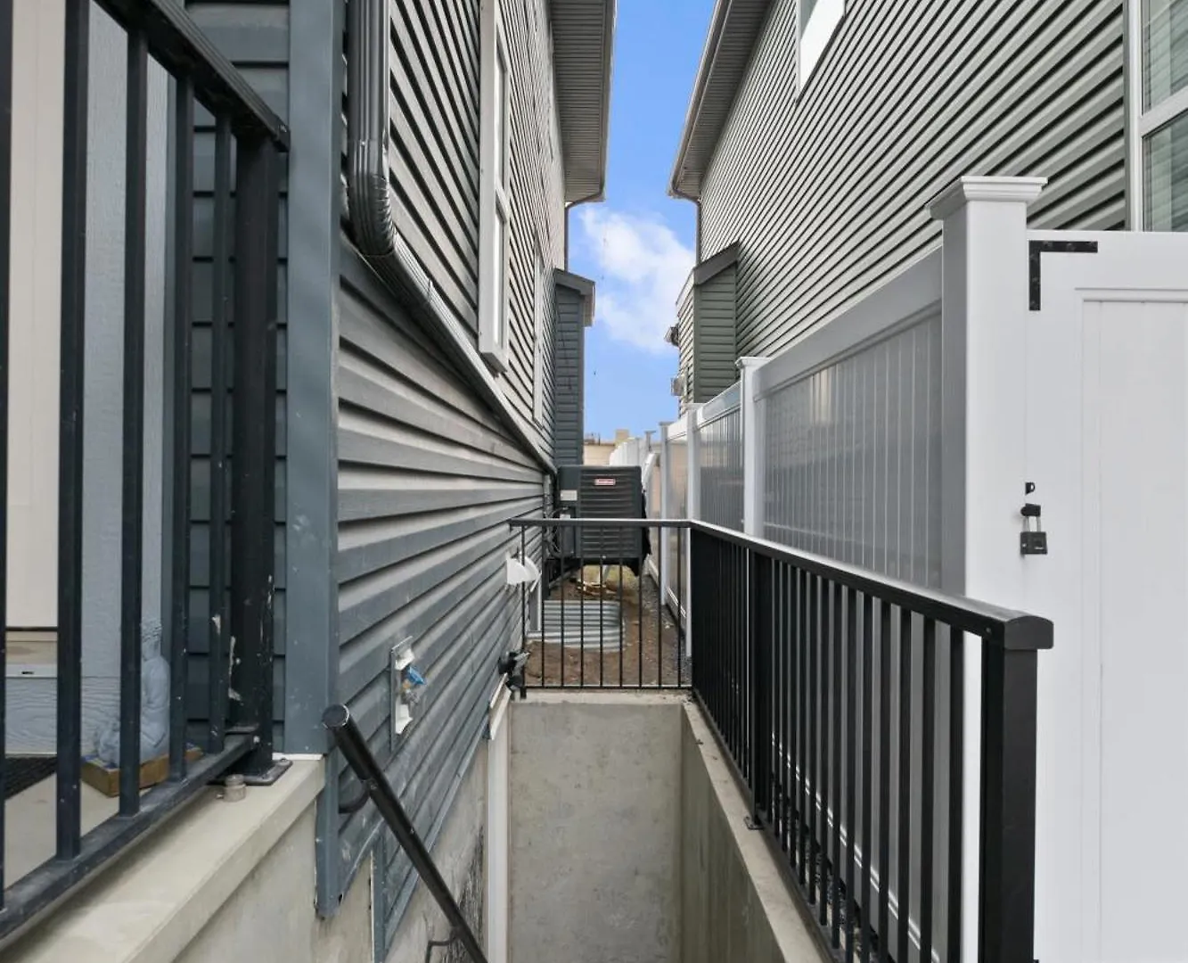 펜션 Brand New! 2Br Private Suite - Free Banff Pass, Netflix, Parking! Near Shopping & Airport! YYC