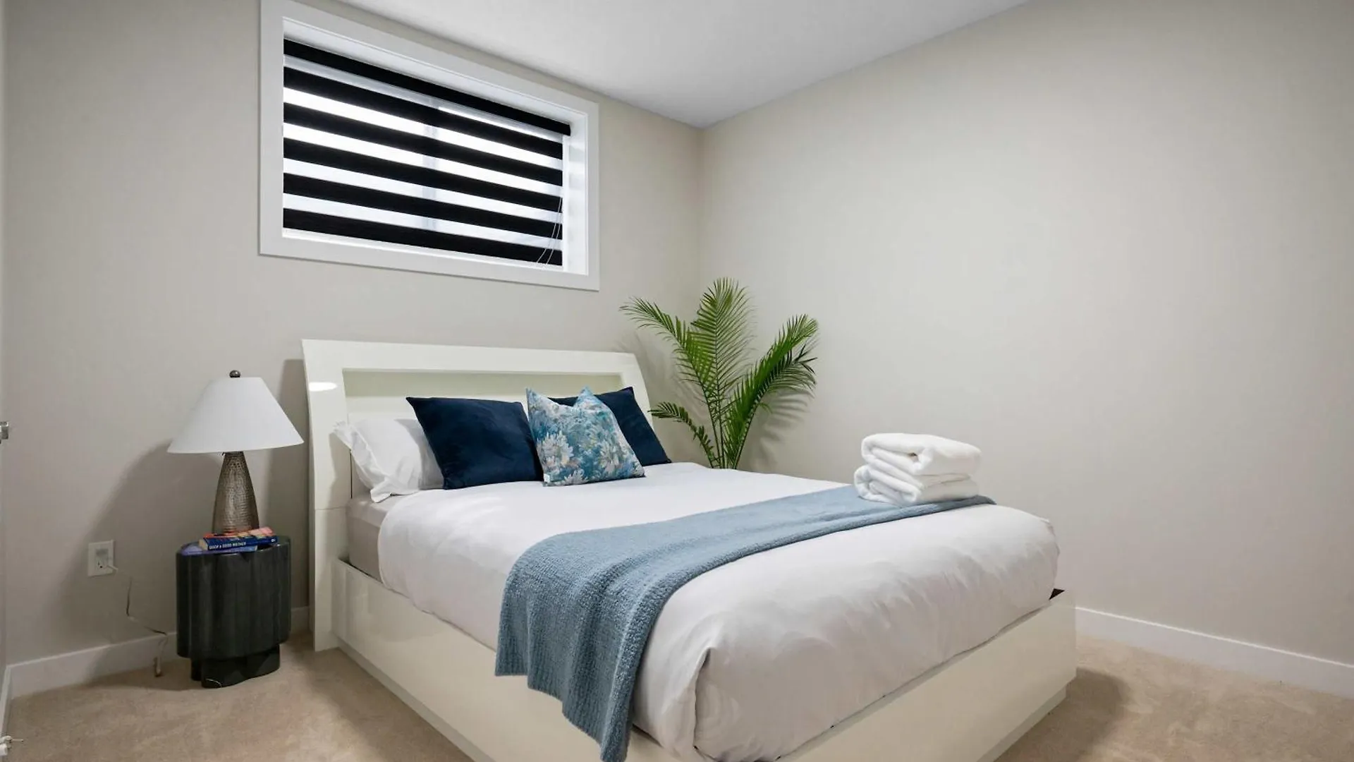 Brand New! 2Br Private Suite - Free Banff Pass, Netflix, Parking! Near Shopping & Airport! YYC 펜션