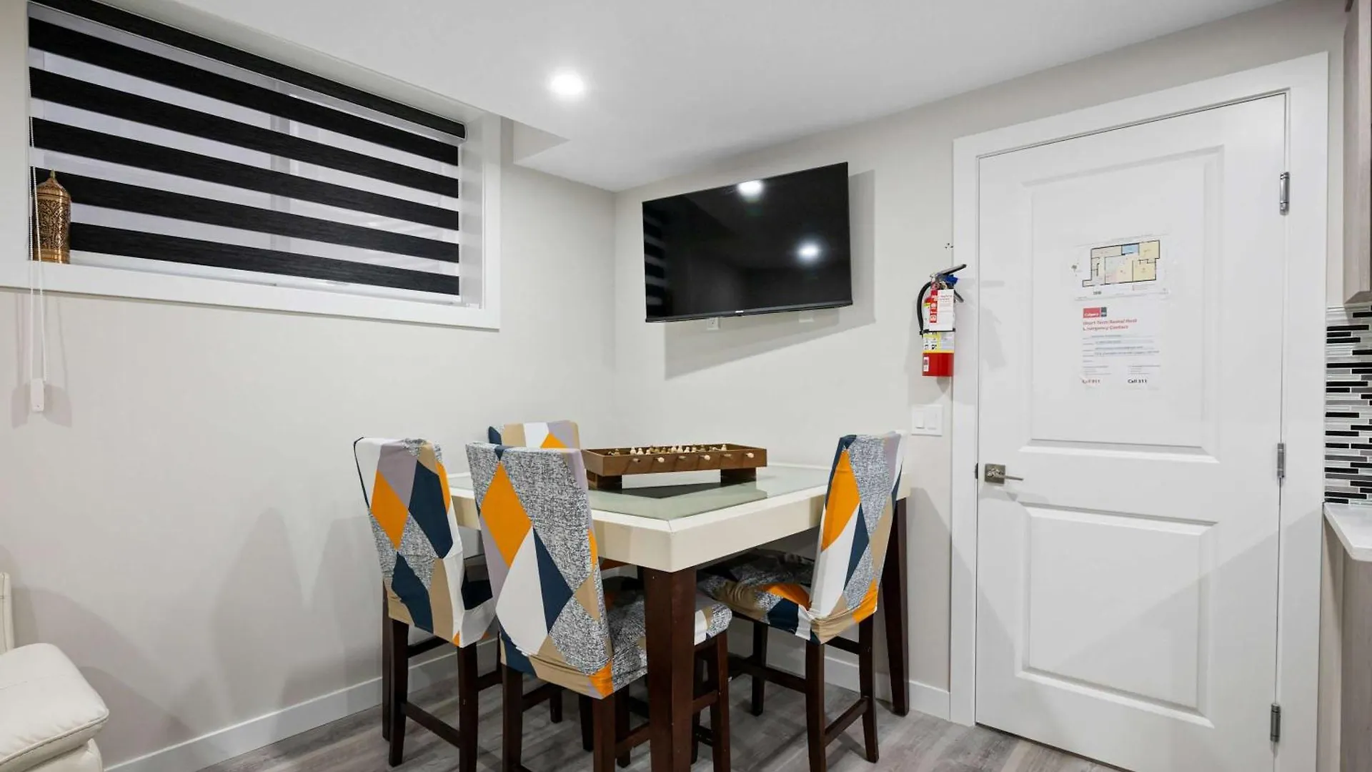 Holiday home Brand New! 2Br Private Suite - Free Banff Pass, Netflix, Parking! Near Shopping & Airport! Calgary